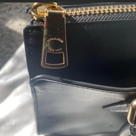 Authentic Coach NWOT - Picture 6 of 8